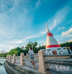 พระเจดีย์กลางน้ำ